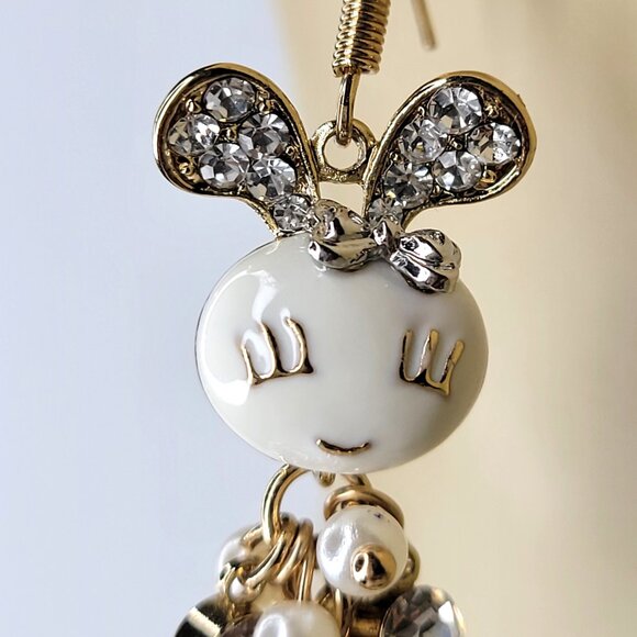 Crystal Cat Earrings White and Gold Enamelled Kitty Earrings - Picture 5 of 7